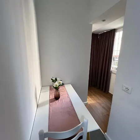 Skenderbej Konukevi Tiran